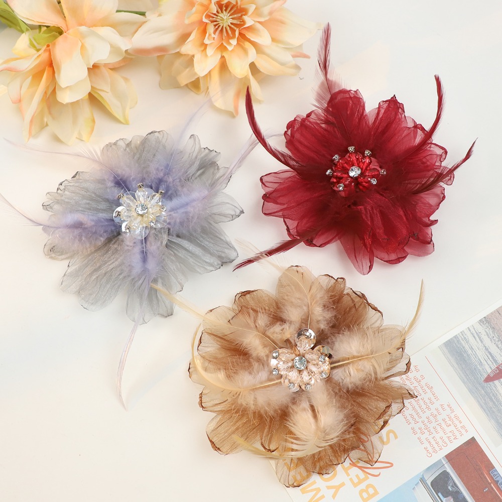 Broches Fleur en Plumes et Mai - Crystal Mesh Fabric avis et prix